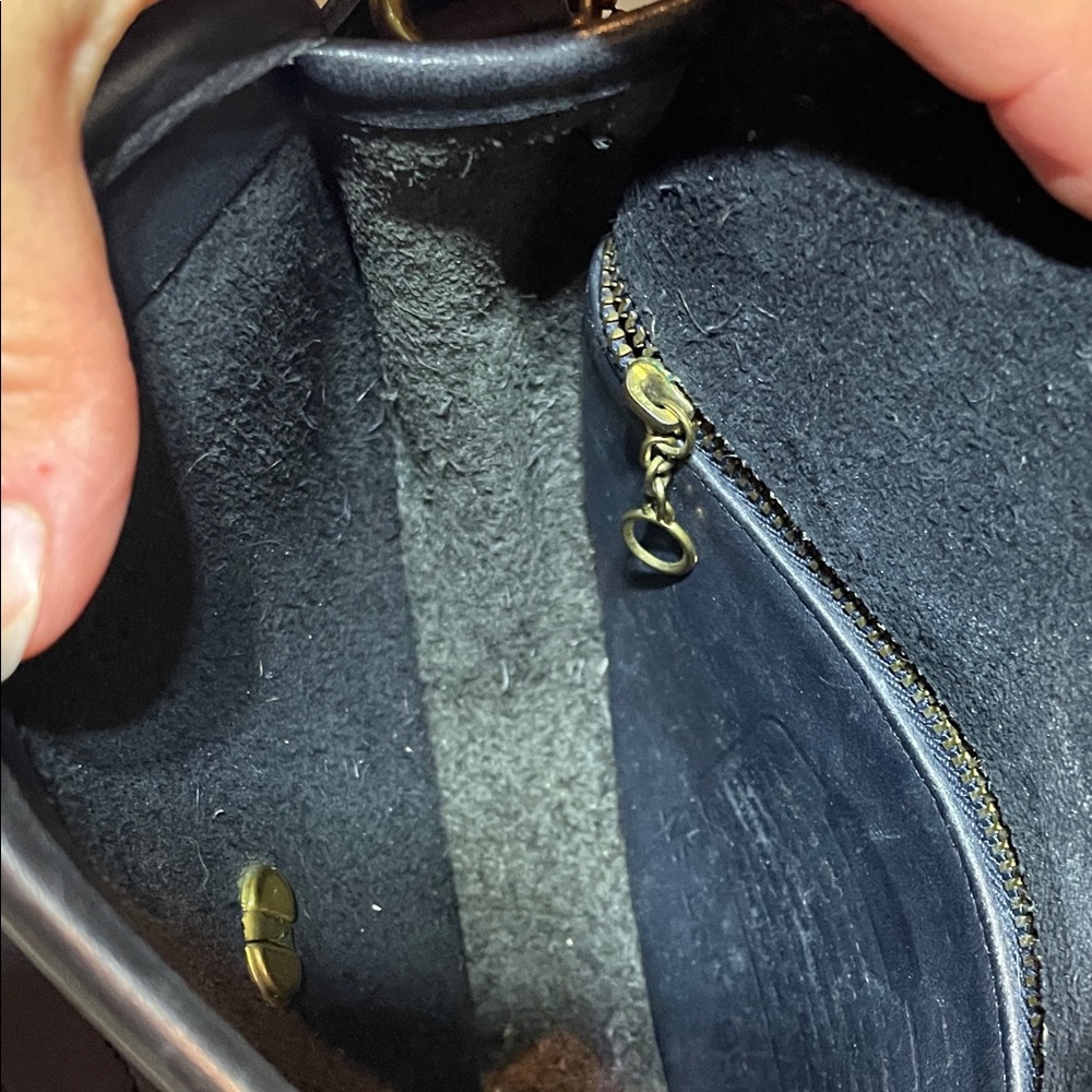 Vintage Coach Black Leather Crossbody Bag - Picture 13 of 17